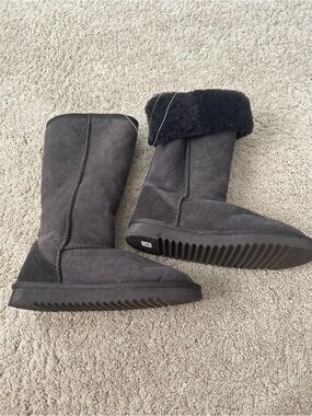 NWT Kirkland Signature Women's Shearling Boots – Chocolate Brown (Size 6)